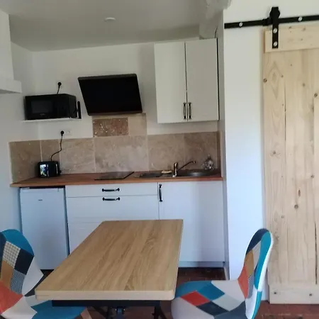 Holiday home Maisonnette Au Calme *